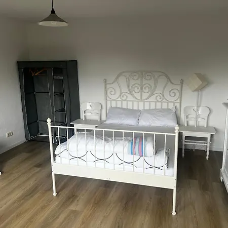 Gaeste Zimmer Mit Gemeinschaftsbad Homestay *